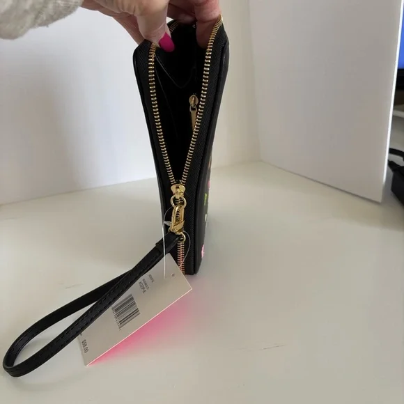 ☀️Betsey Johnson Black Wristlet with Colorful Fruit Embroidery - Picture 9 of 9